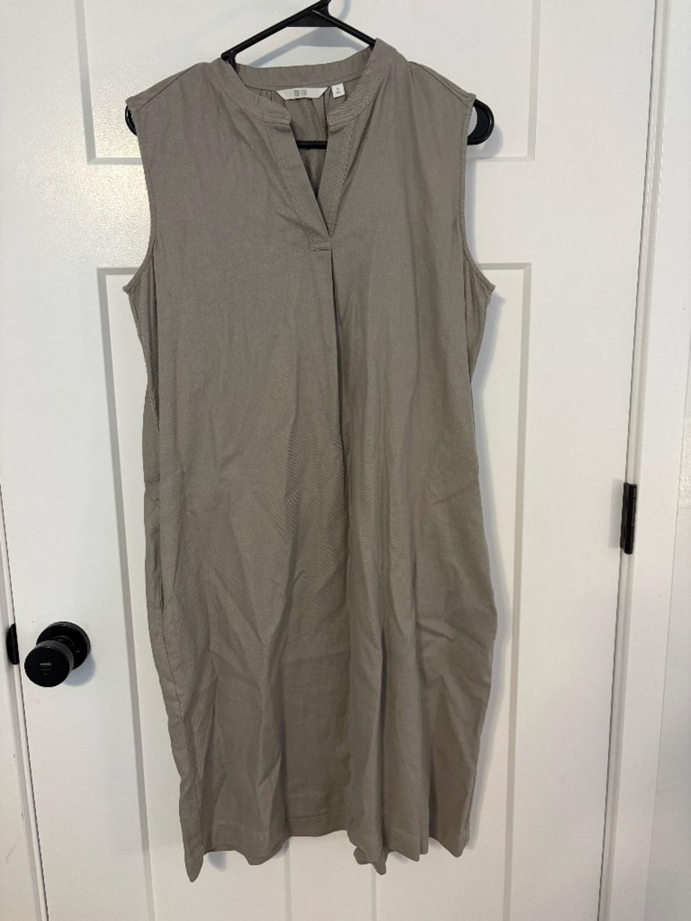 Uniqlo Minimalist midi dress M Gray Linen Rayon Pockets Sleeveless V-neck Lagen